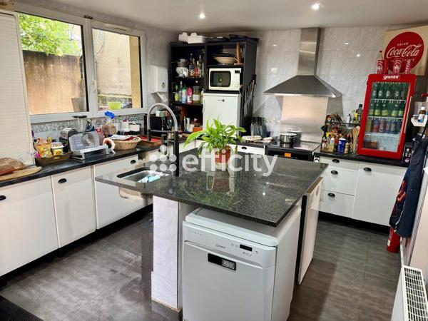 Maison
         5 pièces
        - 127 m² 379 000 € *