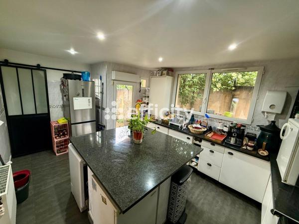 Maison
         5 pièces
        - 127 m² 379 000 € *