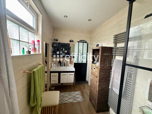 Maison
         5 pièces
        - 127 m² 379 000 € *