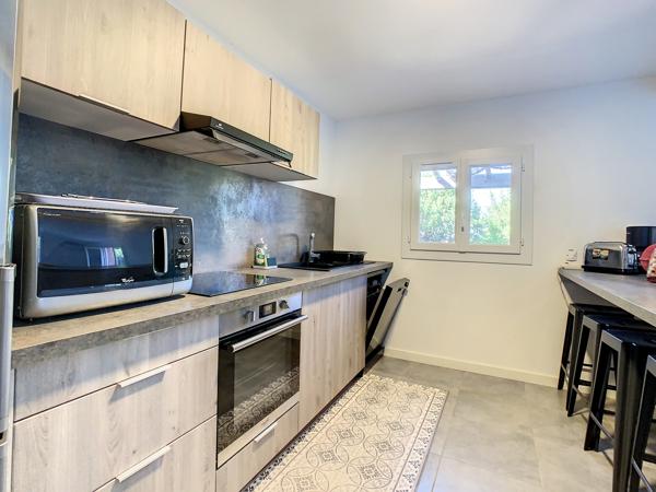 Villa 8 pièce(s) 5 chambre(s) 221.94 m²