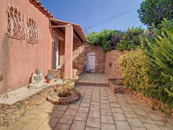 Villa 8 pièce(s) 5 chambre(s) 221.94 m²