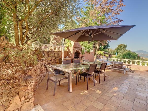 Villa 8 pièce(s) 5 chambre(s) 221.94 m²