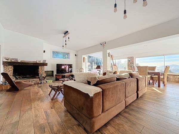 Villa 8 pièce(s) 5 chambre(s) 221.94 m²