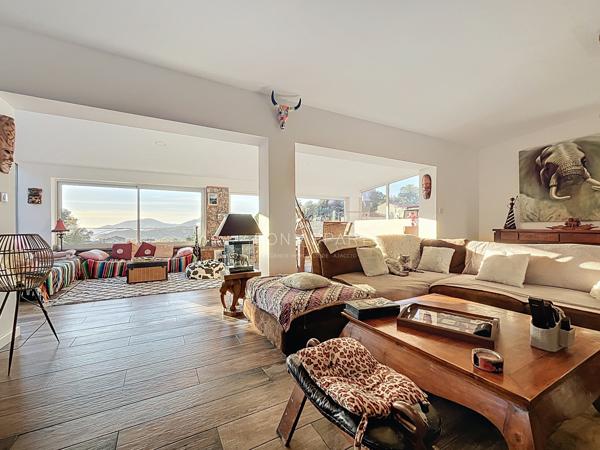 Villa 8 pièce(s) 5 chambre(s) 221.94 m²