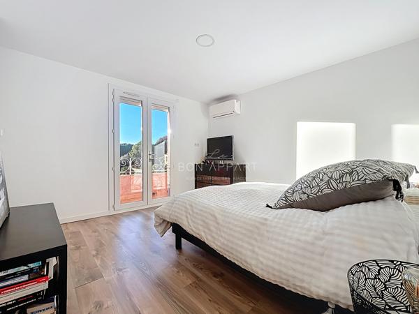 Villa 8 pièce(s) 5 chambre(s) 221.94 m²