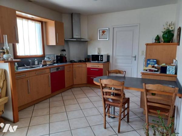 Plain-pied dans le bourg