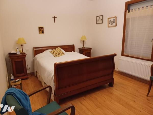 Plain-pied dans le bourg