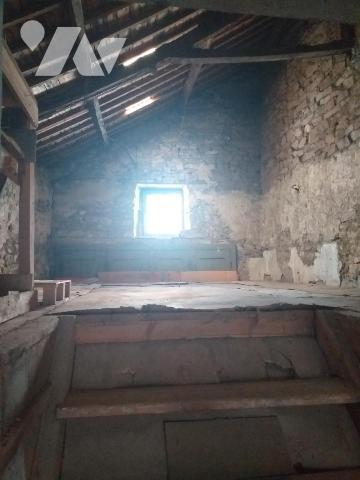 VANNES CENTRE VILLE maison à rénover et grand garage/atelier