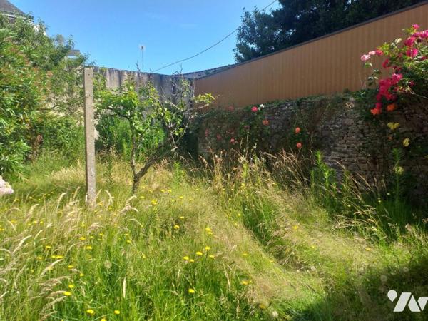 VANNES CENTRE VILLE maison à rénover et grand garage/atelier