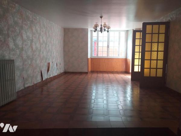 VANNES CENTRE VILLE maison à rénover et grand garage/atelier