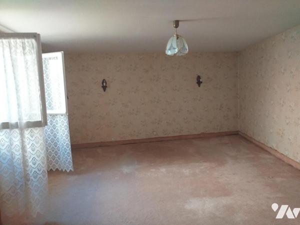 VANNES CENTRE VILLE maison à rénover et grand garage/atelier