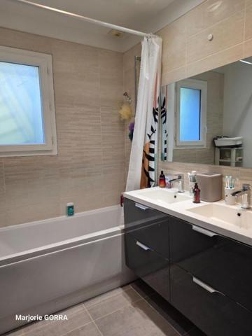 NANS LES PINS VILLA T4 SUR 1000 M²