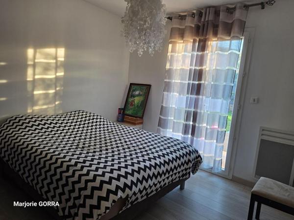 NANS LES PINS VILLA T4 SUR 1000 M²