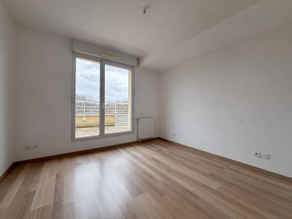 AVRILLE - Appartement 2 chambres dernier étage avec trois terrasses et garage au coeur du centre d'Avrillé !