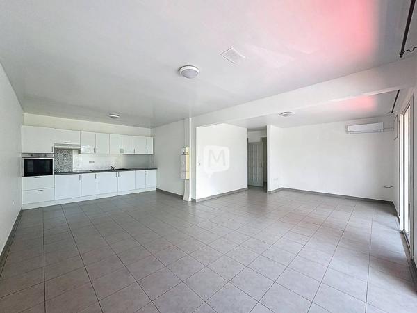 DPT GUYANE, à vendre CAYENNE immeuble mixte commerce + habitation de 689.76m²