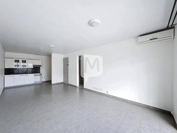 DPT GUYANE, à vendre CAYENNE immeuble mixte commerce + habitation de 689.76m²