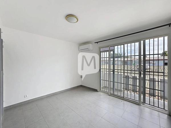 DPT GUYANE, à vendre CAYENNE immeuble mixte commerce + habitation de 689.76m²