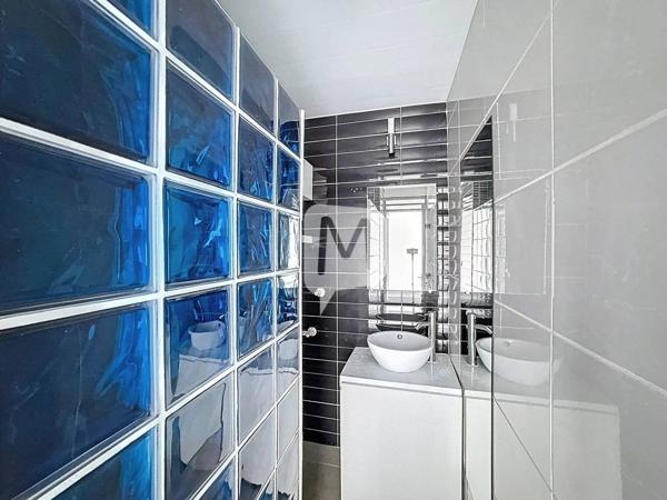 DPT GUYANE, à vendre CAYENNE immeuble mixte commerce + habitation de 689.76m²