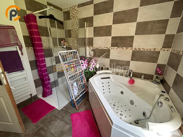 Vente
                Maison182 m² - 7 Pièces -
                    SAINT AMAND MONTROND (18200)