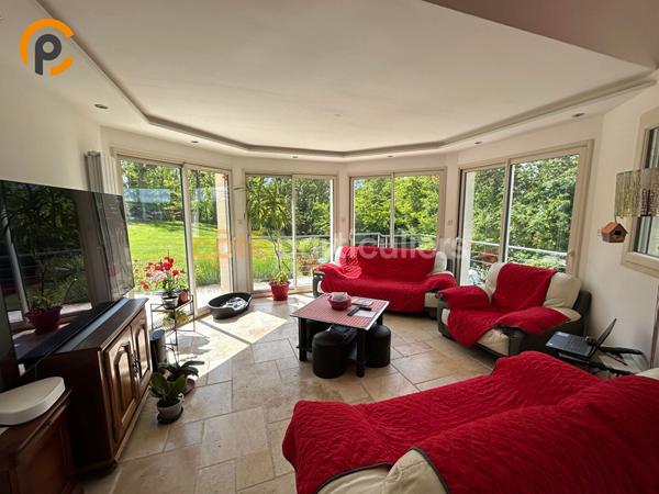 Vente
                Maison182 m² - 7 Pièces -
                    SAINT AMAND MONTROND (18200)