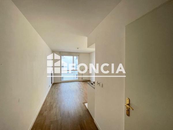 Location Studio 22.87 m² - BOITE N° 25 Paris 75018