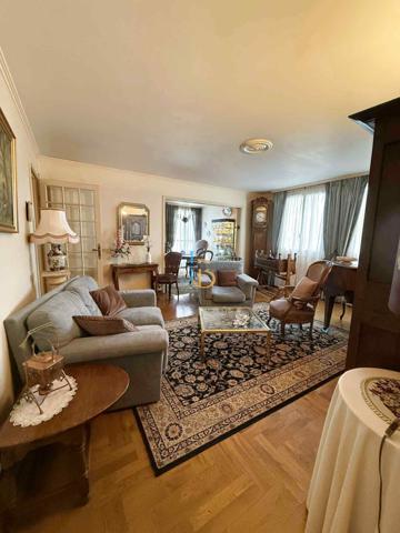 Bourges (18000) À VENDRE – BEL APPARTEMENT AVEC ASCENSEUR – 2 CHAMBRES + BUREAU (POSSIBLE 3? CHAMBRE)