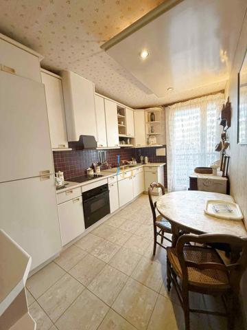 Bourges (18000) À VENDRE – BEL APPARTEMENT AVEC ASCENSEUR – 2 CHAMBRES + BUREAU (POSSIBLE 3? CHAMBRE)