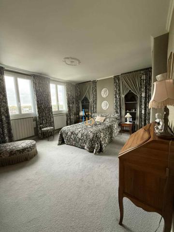 Bourges (18000) À VENDRE – BEL APPARTEMENT AVEC ASCENSEUR – 2 CHAMBRES + BUREAU (POSSIBLE 3? CHAMBRE)