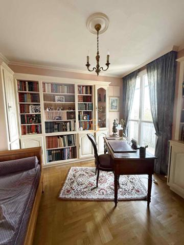 Bourges (18000) À VENDRE – BEL APPARTEMENT AVEC ASCENSEUR – 2 CHAMBRES + BUREAU (POSSIBLE 3? CHAMBRE)