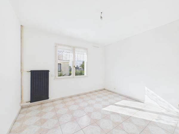 Maison
         4 pièces
        - 91 m² 225 000 €*