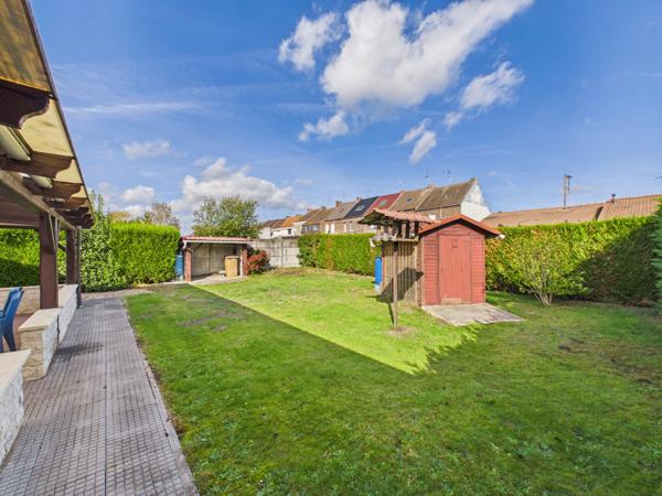 Maison
         4 pièces
        - 91 m² 225 000 €*
