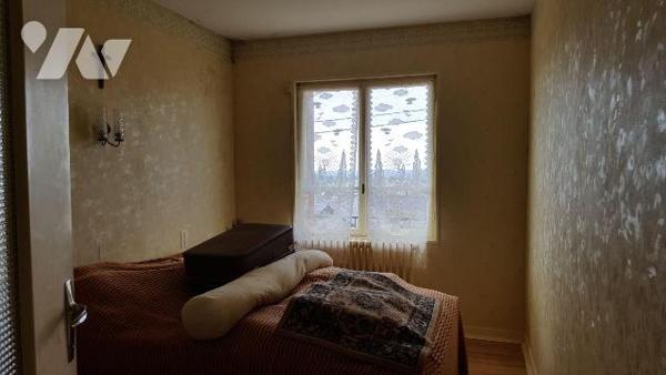 5 min. VILLAINES-LA-JUHEL (53):
Un ensemble immobilier composé de:
1) Une maison d'habitation...