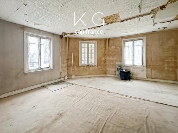 Deauville proche place Morny, immeuble de caractère à rénover, appartement 86 m2 et local commercial à vendre