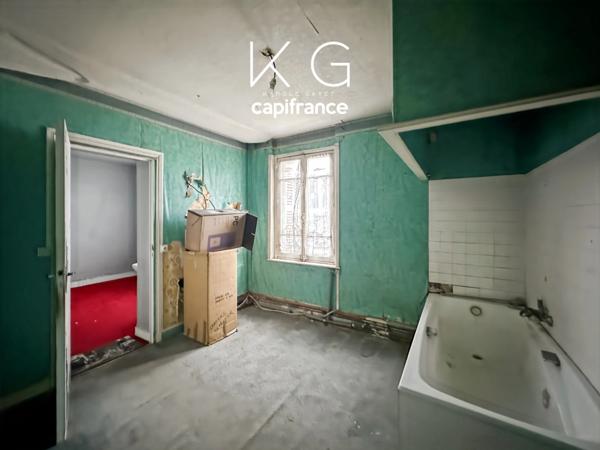 Deauville proche place Morny, immeuble de caractère à rénover, appartement 86 m2 et local commercial à vendre