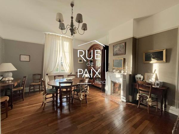 86100 CHATELLERAULT Maison Chatellerault 8 pièce(s) 210 m2