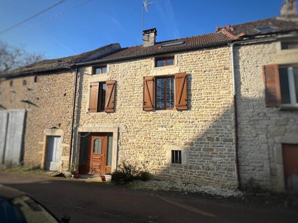 MAISON D'HABITATION 3 CHAMBRES, AVEC JARDINET ET GARAGE
