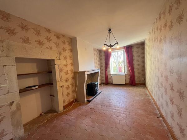 MAISON D'HABITATION 3 CHAMBRES, AVEC JARDINET ET GARAGE