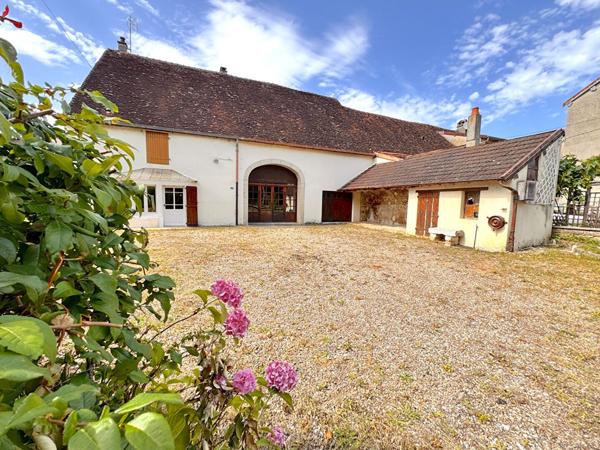 Maison Ruffey-Sur-Seille 4 pièces / 2 chambres / 85 m² + dépendances