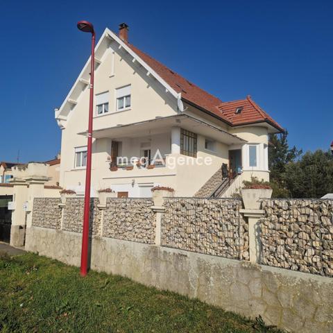 Maison à SAINT-CLAIR-DU-RHONE, 38370 - 12 pièces 328m²