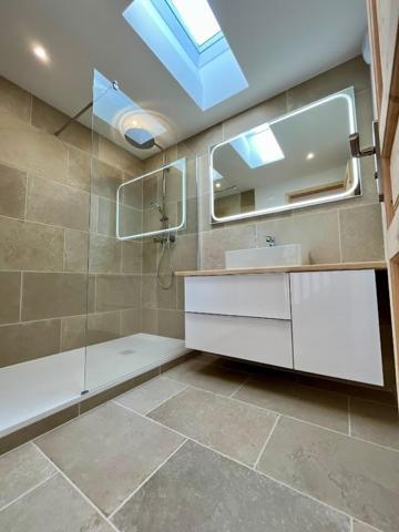 Maison neuve entièrement refaite et repensé, classement énergetique B, pompe à chaleur.