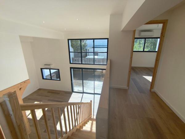 Maison neuve entièrement refaite et repensé, classement énergetique B, pompe à chaleur.