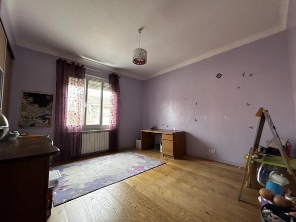 Vente                                                      Maison
                        
                     4 pièces                      150 m2                     à Bages