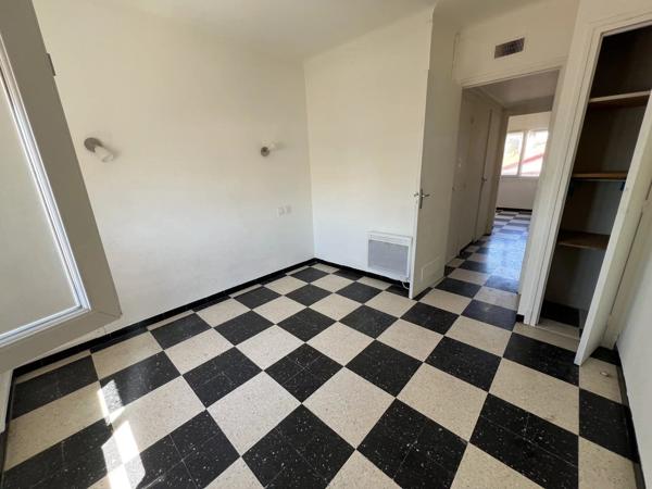 Vente                                                      Appartement
                        
                     3 pièces                      55 m2                     à Perpignan