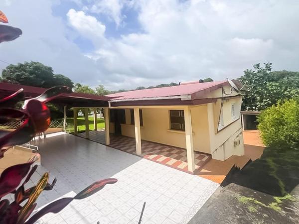 Maison avec grand jardin garage dépendance