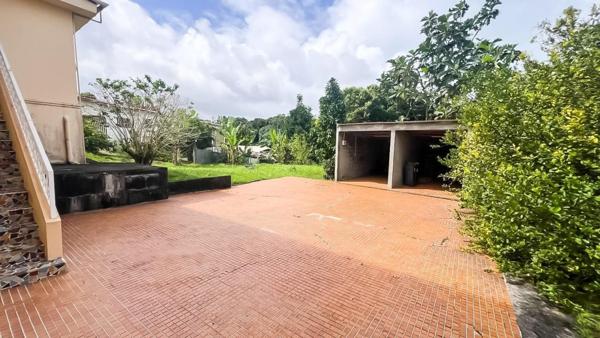 Maison avec grand jardin garage dépendance