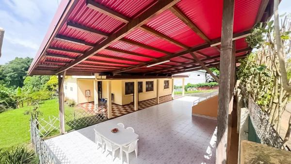 Maison avec grand jardin garage dépendance