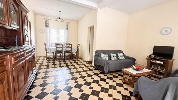 Maison avec grand jardin garage dépendance