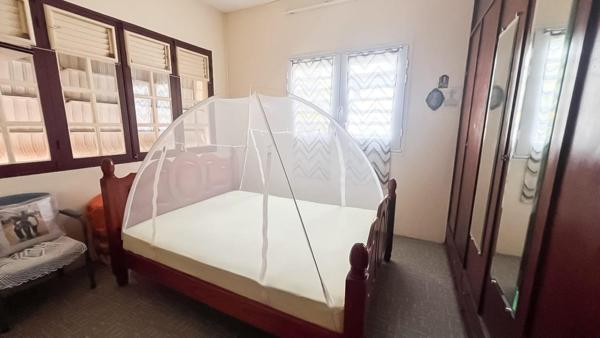 Maison avec grand jardin garage dépendance