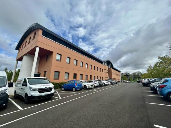 BUREAUX à LOUER de 862 m²
