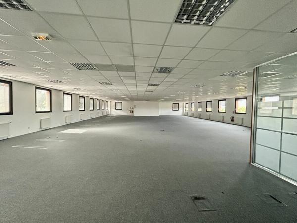 BUREAUX à LOUER de 862 m²